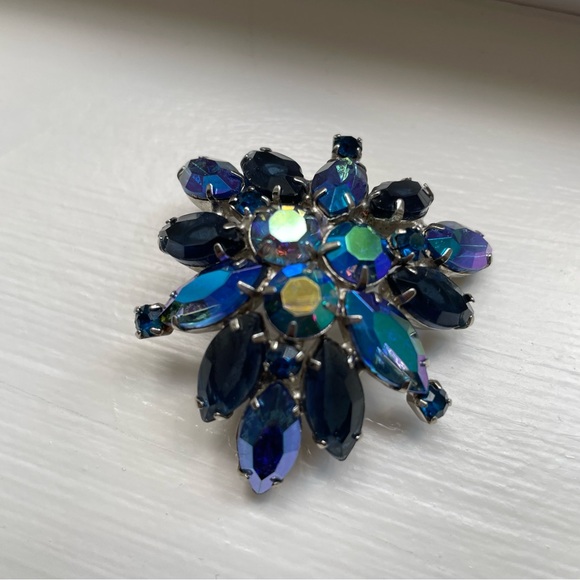 Vintage Blue and Amethyst Rhinestone 1950s Brooch - Picture 5 of 9
